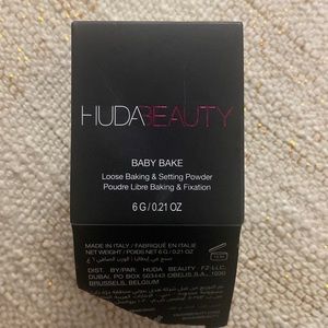 Huda Beauty Mini Easy Bake Loose Baking & Setting Powder